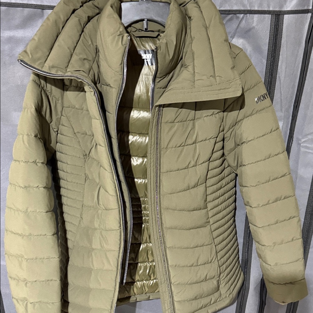 Green lightweight puffer coat